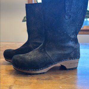 Sanita Black Boots with Wooden Sole and Suede Finish